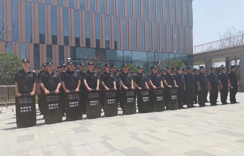 漢江夢(mèng)開(kāi)盤(pán)，湖北獵鷹保安公司繼續(xù)維護(hù)現(xiàn)場(chǎng)秩序