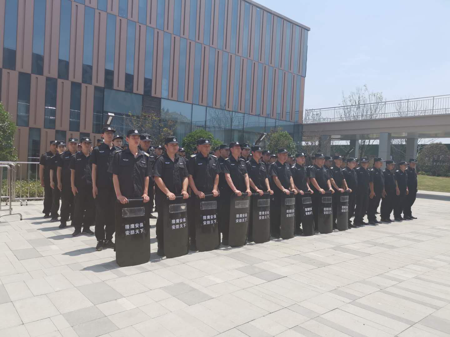 獵鷹保安祝隨州城市空間開盤大吉！