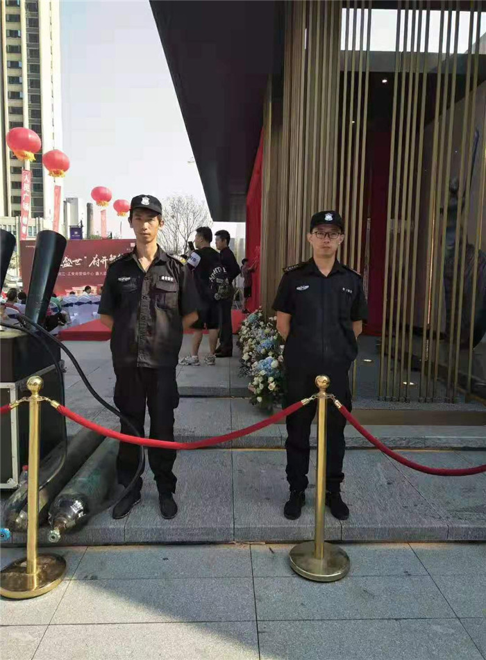 獵鷹安保為襄陽濱江·正榮府盛大開盤活動(dòng)保駕護(hù)航