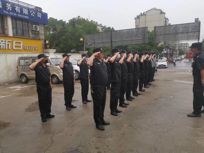 戶外小區(qū)物業(yè)保安夏天**防暑降溫小常識！趕緊收藏把！