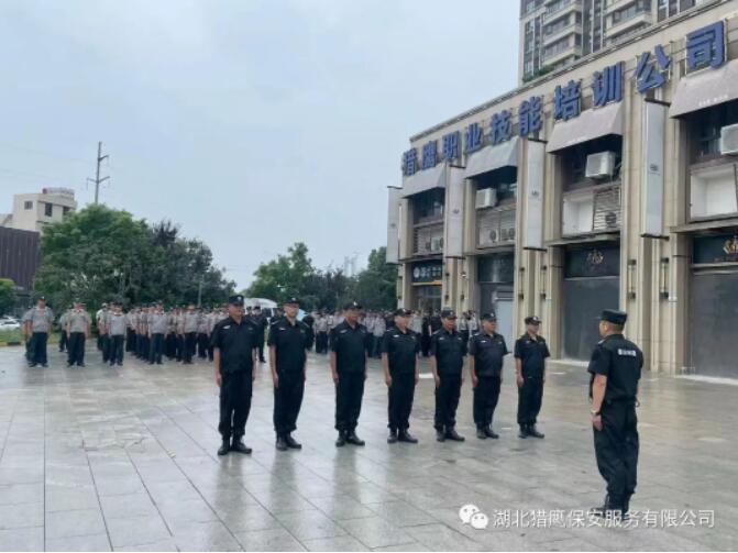 大練精兵強素質(zhì)，規(guī)范隊伍樹形象