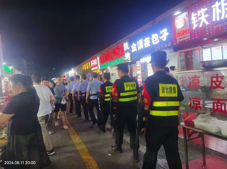 面對不同的工作環(huán)境和需求，保安工作人員該如何應對？