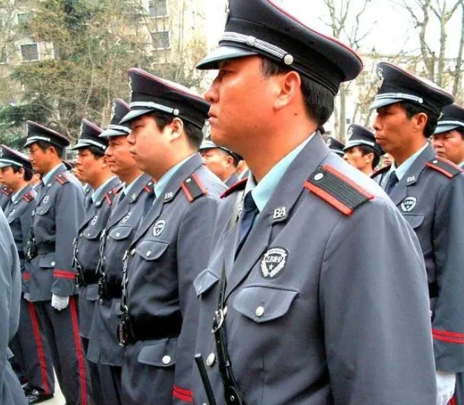 為啥保安越來越難招，連中老年人也不愿意干了？其實(shí)原因很簡單