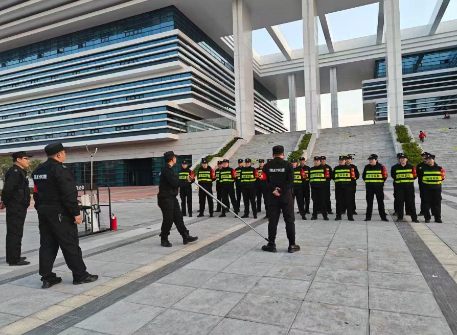 3月19日，湖北獵鷹保安服務(wù)有限公司棗陽分公司在七館合一開展專項培訓(xùn)