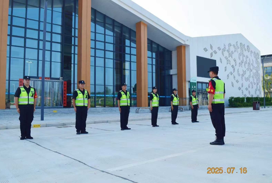 湖北獵鷹保安公司無畏“烤”驗，開展交通指引手勢專題培訓